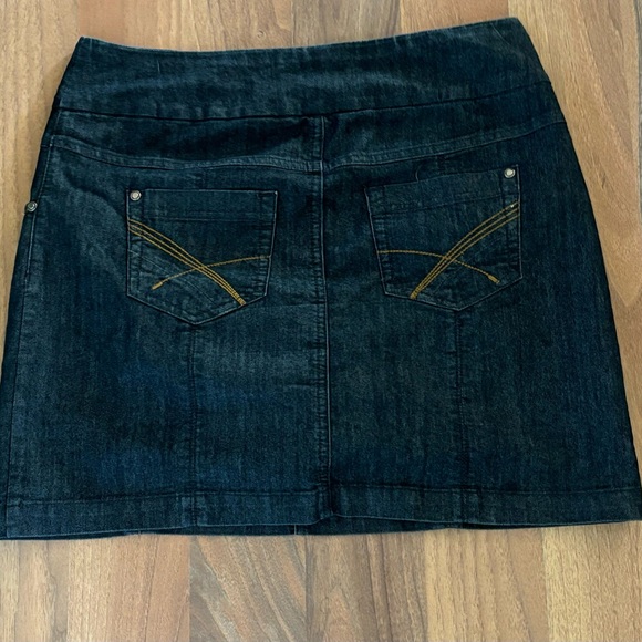 Contrast  Ladies Skort - Picture 2 of 2